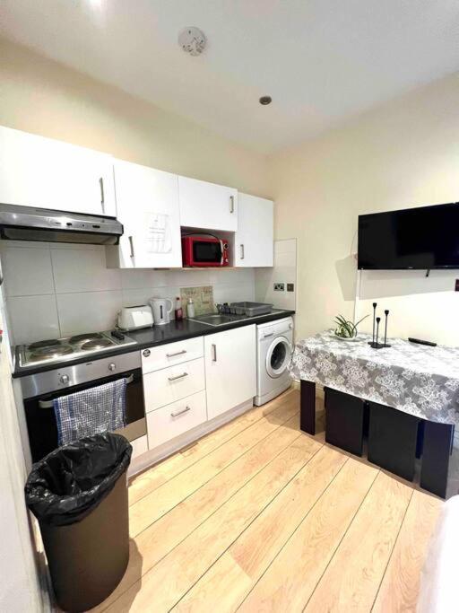 Beautiful One Bedroom Flat In Location Londra