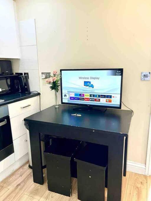 Beautiful One Bedroom Flat In Location Apartament Londra